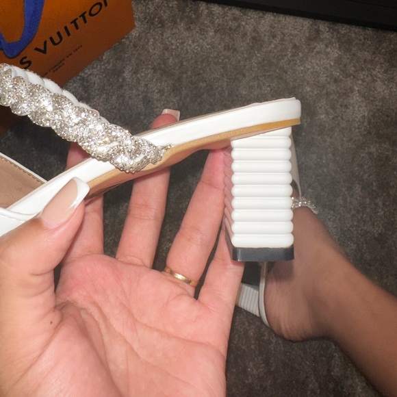 The Classy 2.5” White Heels - Picture 5 of 5